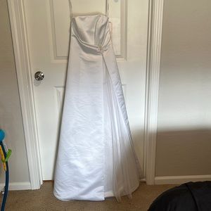 Never worn wedding dress size 2